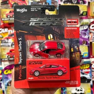 Maisto Porsche Taycan 1:64 scale diecast car